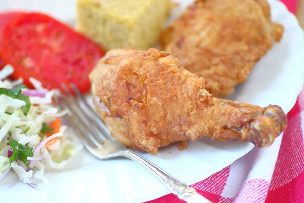 Southern fried chicken dinner — Stock Photo, Image