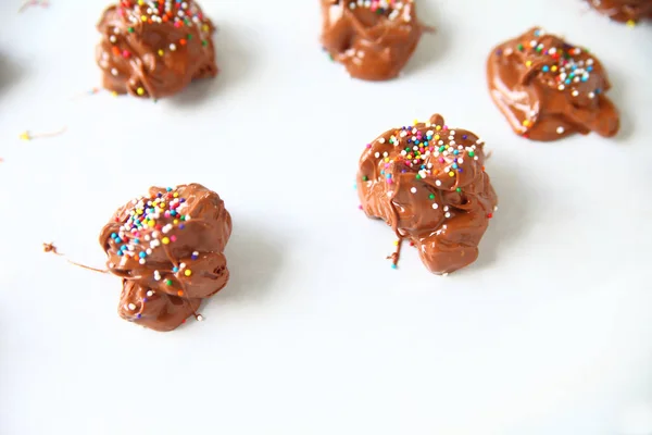 Домашние шоколадные конфеты с брызгами — стоковое фото