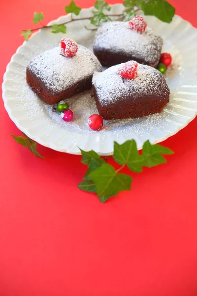 Wisienką na szczycie cukru małe Boże Narodzenie ciasta — Zdjęcie stockowe
