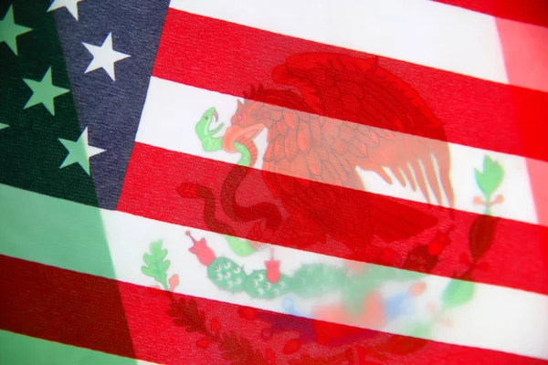 Transparent Usa över Mexiko flagga — Stockfoto