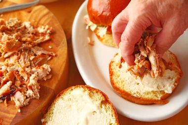 Çekti yapımı tavuklu sandviç