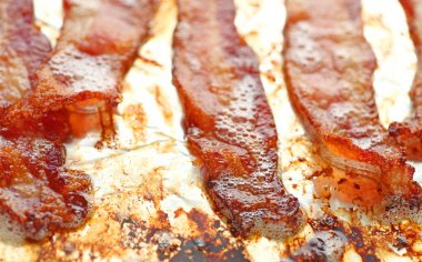 Folyo üzerinde eritilmiş domuz pastırması