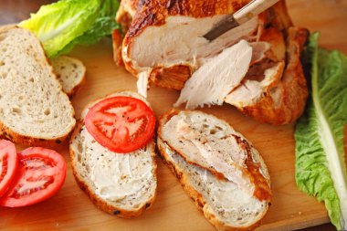 Tavuk sandviç için dilimleme