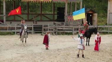 Kyivan Rus Park'ta arenada aktörler