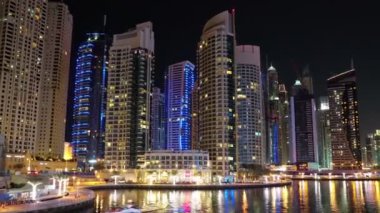 Gece Dubai Marina 'sı
