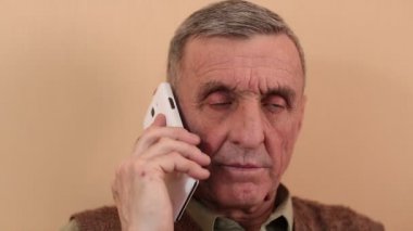 Komuta sizde beyaz smartphone ile 