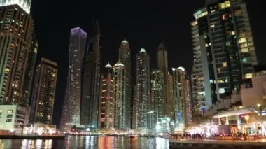 Gece Dubai Marina 'sı