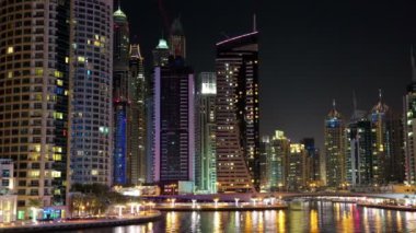 Gece Dubai Marina 'sı