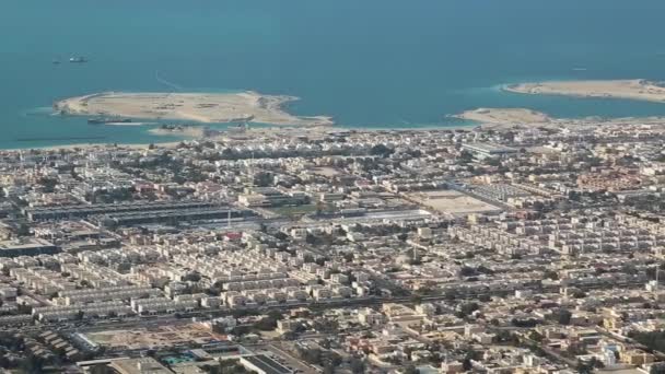 Distrito residencial en Dubai y Golfo Pérsico — Vídeos de Stock