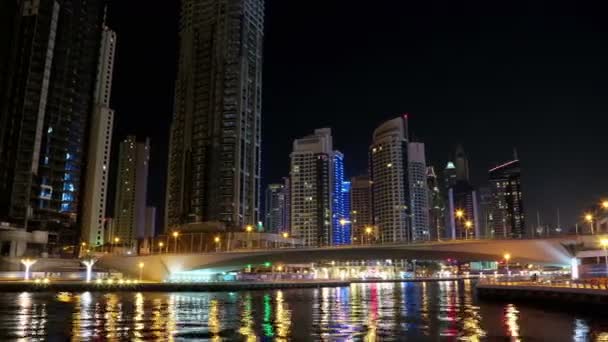 Dubai Marina v noci — Stock video