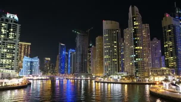 Marina de Dubaï la nuit — Video