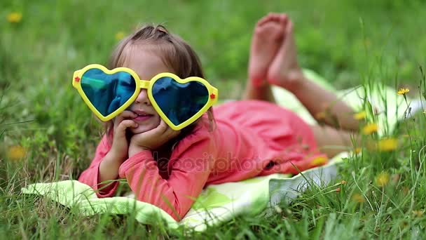 Beautiful little girl in big sunglasses — Stock Video