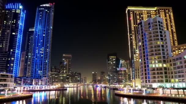 Dubai Marina på natten — Stockvideo