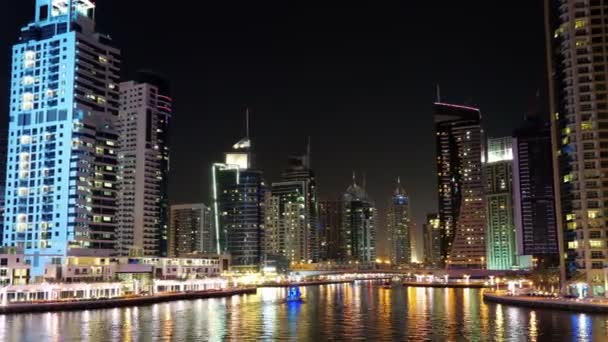Dubai Marina på natten — Stockvideo