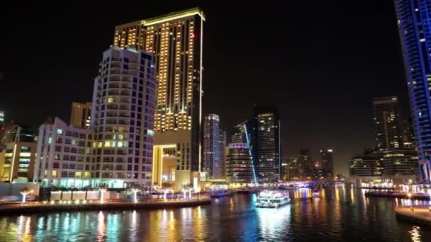 Dubai Marina på natten — Stockvideo