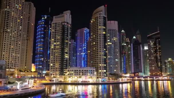 Dubai Marina på natten — Stockvideo