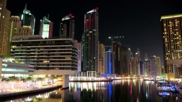 Dubai Marina på natten — Stockvideo