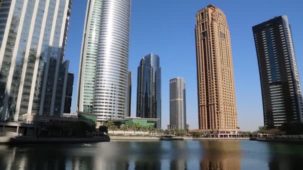 Torre Almas y Jumeirah Lakes Towers — Vídeos de Stock