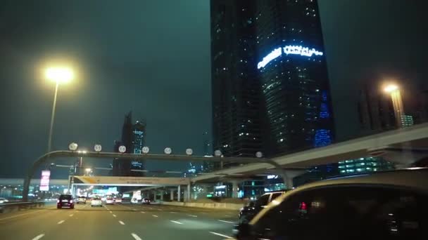 Dubai tráfego da cidade à noite — Vídeo de Stock