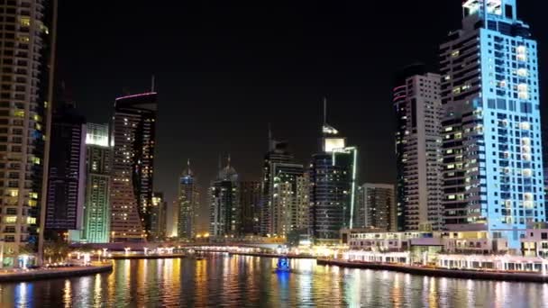 Dubai Marina por la noche — Vídeos de Stock