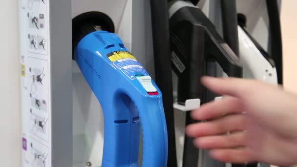 Dispositivi di ricarica per auto elettriche — Video Stock