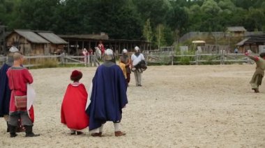 Kyivan Rus Park'ta arenada aktörler