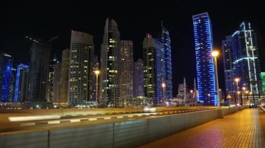 Gece Dubai Marina 'sı