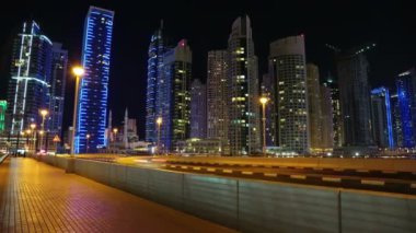 Gece Dubai Marina 'sı