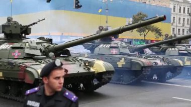 Tören geçit töreni Kiev de askeri donanım  