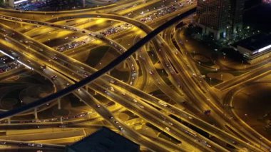 Dubai şehir trafik geceleri 