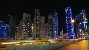 Gece Dubai Marina 'sı