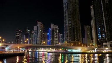 Gece Dubai Marina 'sı