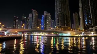 Gece Dubai Marina 'sı