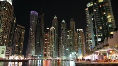Gece Dubai Marina 'sı