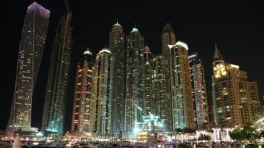 Gece Dubai Marina 'sı