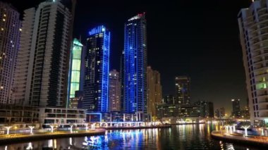 Gece Dubai Marina 'sı