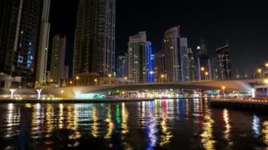 Gece Dubai Marina 'sı