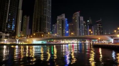 Gece Dubai Marina 'sı