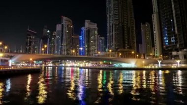 Gece Dubai Marina 'sı