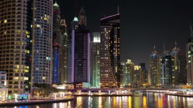 Gece Dubai Marina 'sı