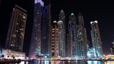 Gece Dubai Marina 'sı