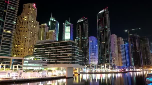Dubai Marina bei Nacht — Stockvideo