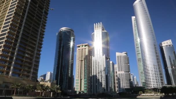 Jumeirah Lakes Towers och Almas Tower — Stockvideo