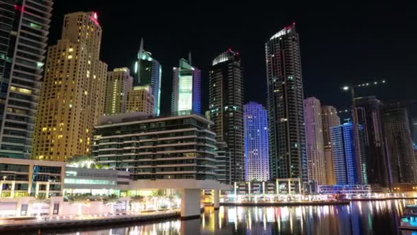 Dubai Marina v noci — Stock video