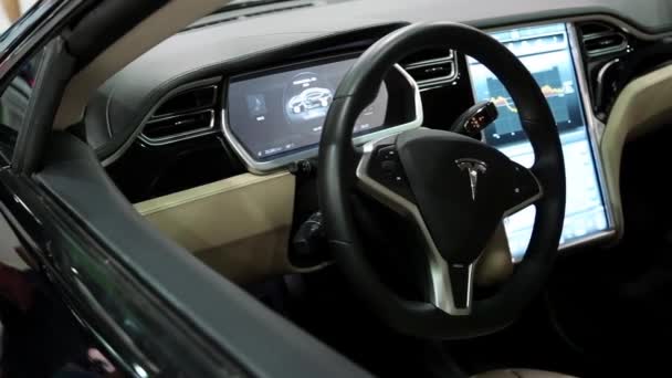 Dentro de Tesla electromobile — Vídeo de Stock