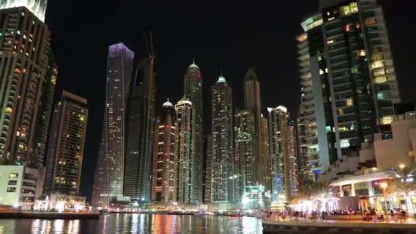 Dubai Marina por la noche — Vídeo de stock