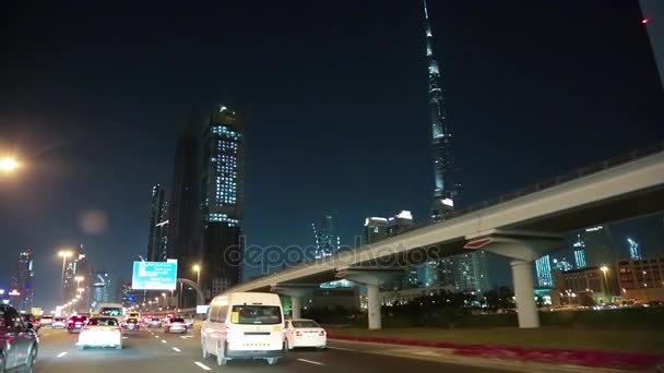 Dubai stadtverkehr in der nacht — Stockvideo