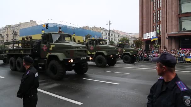 Parada sprzętu wojskowego — Wideo stockowe