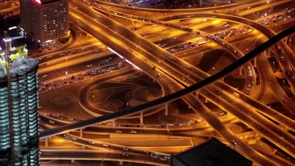 Dubai stad traffic's nachts — Stockvideo