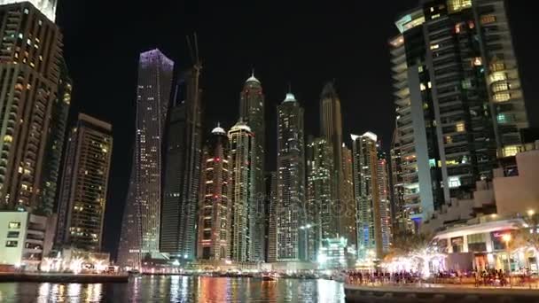 Marina de Dubaï la nuit — Video